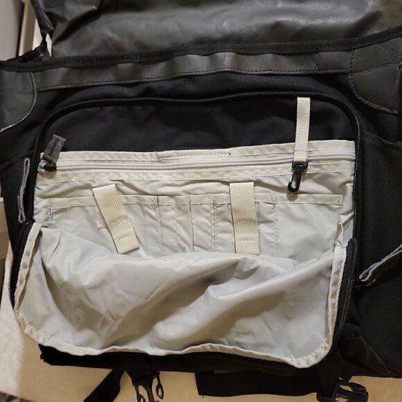 Nike Vintage 00s Black & White Cordura Fabric Water Resistant Messenger Bag - Picture 7 of 8